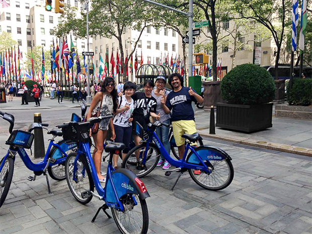 Immersion students visiting Rockefeller Center